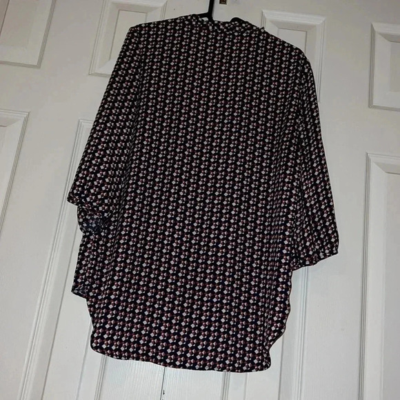 Reitmans all over  Geo print with 3/4 sleeves Blouse size M - Picture 7 of 11